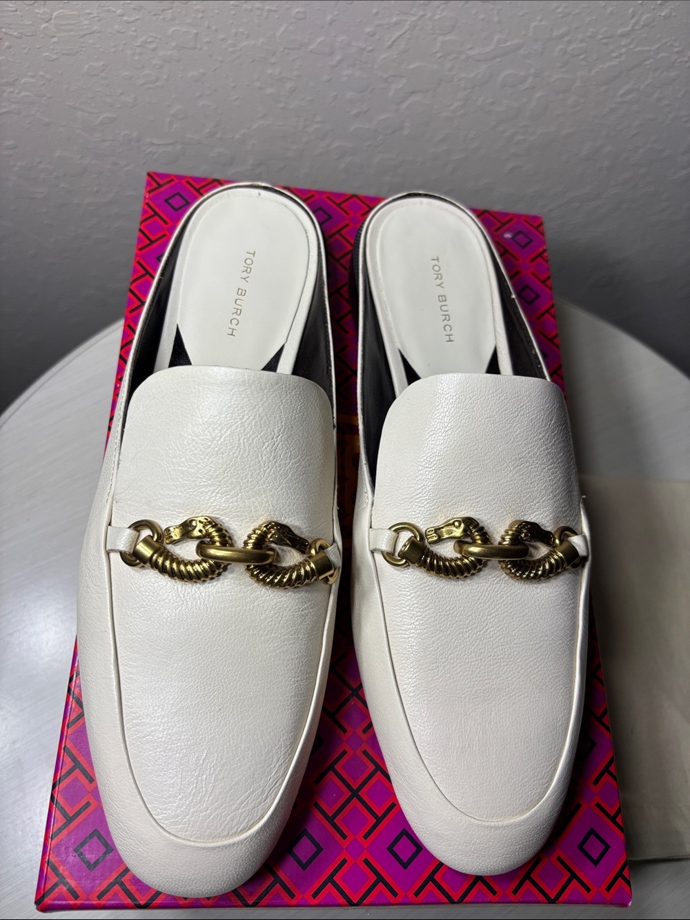Tory Burch Jessa Loafer Slides Cream Leather Gold Chain Mules NIBOX Size 8.5 - Picture 2 of 9